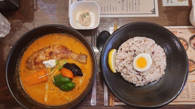  삿포로 수프카레 찐현지인 웨이팅없는 맛집, 카오스헤븐_우유베이스, 맵기, 밥양 선택 가이드 추천