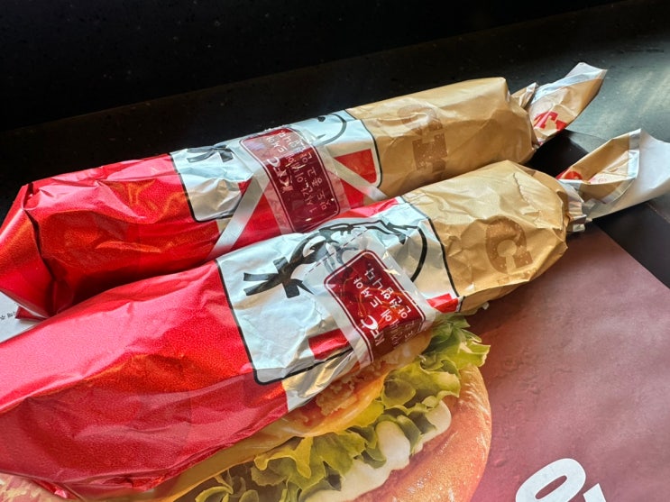  [KFC 트위스터 후기] 2개 5,900원 이벤트. 가격, 영양정보, 칼로리 등 #내돈내산 (feat. 맥도날드 상하이 치킨 스냅랩 비교)