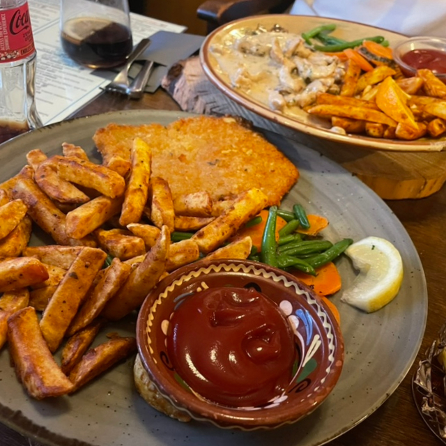  스위스 인터라켄 추천 맛집 Vintage Chuchichästli 슈니첼, 취리히식 닭고기