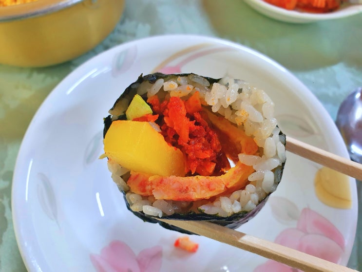  매콤한 맛 그리고 은은한 와사비 향이 담긴 팔뚝김밥 광판공동마트 / 홍천 / 2021. 6