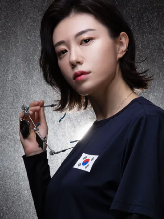 <b>김예지 기자회견</b> 중 실신 후 회복