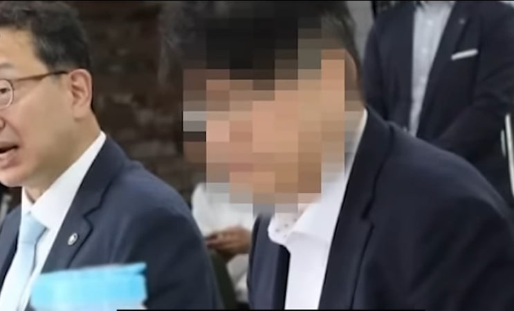 줬던 <b>권익위</b>원장 <b>유철환</b>이 아닌 부패방지국장 직무대리가 죽은... 
