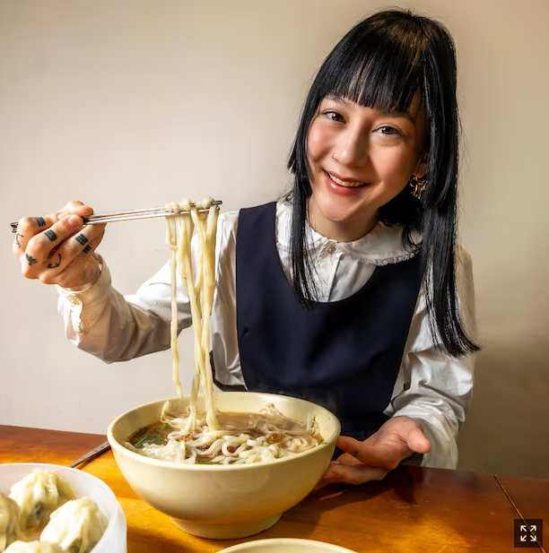 'H마트에서 울다' 작가 "떠나보낸 엄마 느끼려 한국어 배워요 'H마트에서 울다' 작가 "떠나보낸 엄마 느끼려 한국어 배워요