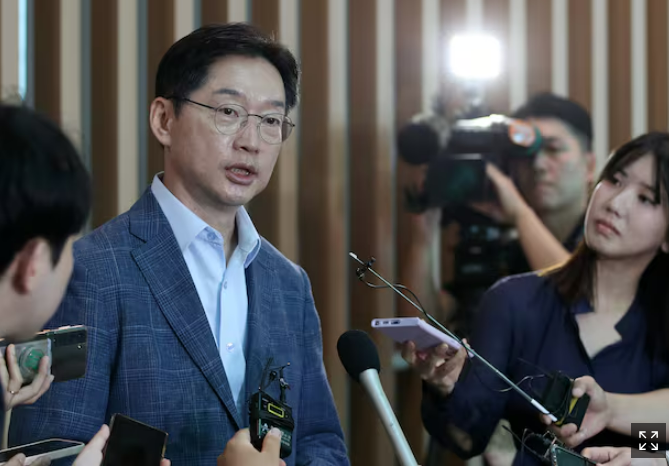 국민의힘 한동훈 대표, “<b>김경수</b> 전 경남도지사 <b>복권 반대</b>.”