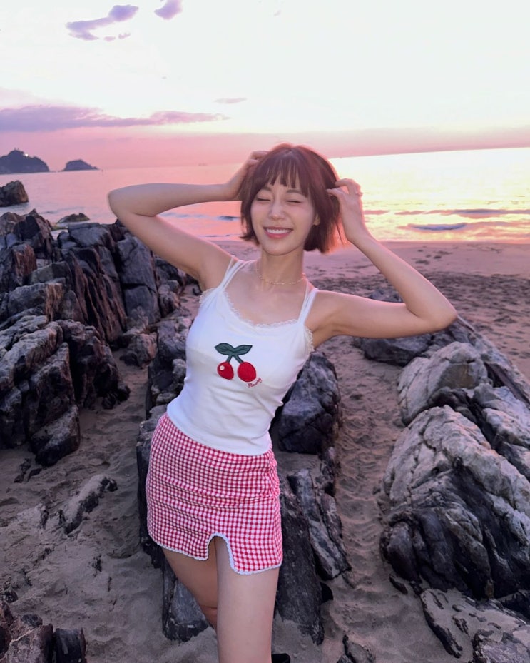  카라 허영지 인스타그램 슬리브리스 코디, 글로니 과일 탱크탑 추천!