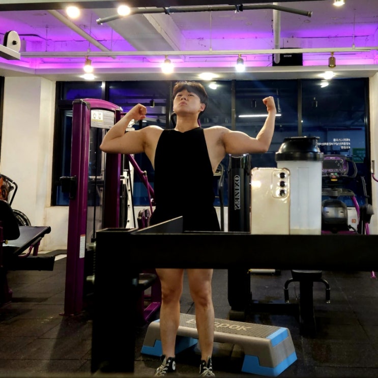 머슬핏 상체 티셔츠 팔뚝 240810 이두 삼두 팔 운동 머슬핏 상체 티셔츠 팔뚝 240810 이두 삼두 팔 운동