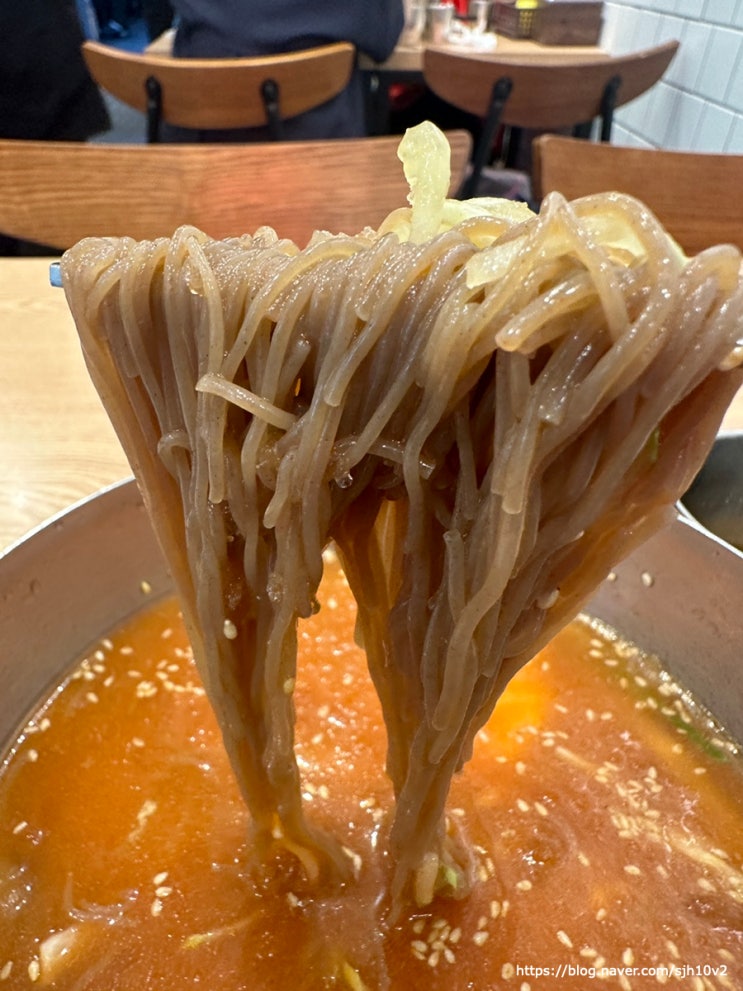  내돈내산 공덕역 점심 중독성 있는 매운맛 냉면 맛집 동아냉면 공덕점