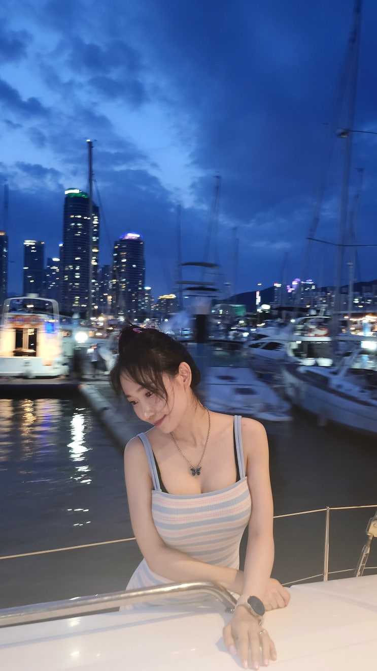 하얀 파도 밀리면, 모랠 달리면, 널 떠올리면