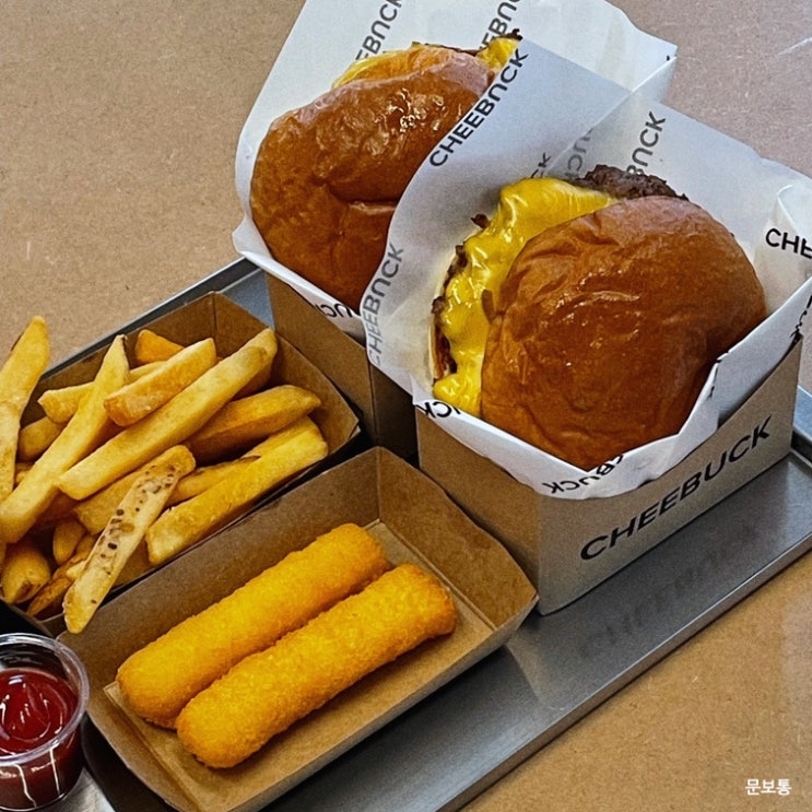  홍대입구역 맛집 치벅 춈미 추천 치즈버거 후기