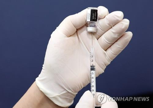 코로나19 재유행에 메르스 유입 우려까지… 방역당국 '비상' 코로나19 재유행에 메르스 유입 우려까지… 방역당국 '비상'