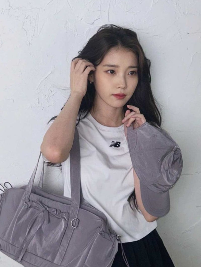 헬스장 보부상 가방 추천 아이유 뉴발란스 글로시 리본 더플백 구매 후기 상세컷 착샷