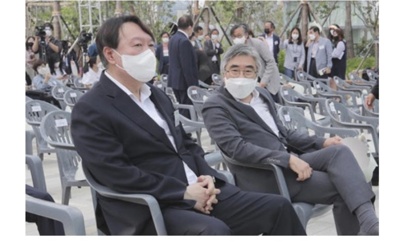 침묵 깬 ‘57년 죽마고우’ 이철우 “尹, 건국절 입장 분명히 밝히라”