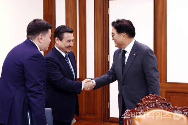 <b>우원식 국회의장</b>, 아르스타노프 주한카자흐스탄<b>대사 접견</b>