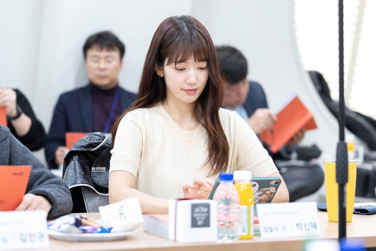 sbs 드라마 <b>지옥에서</b> 온 <b>판사</b>, 악마 박신혜가 만난 남주 누구?... 