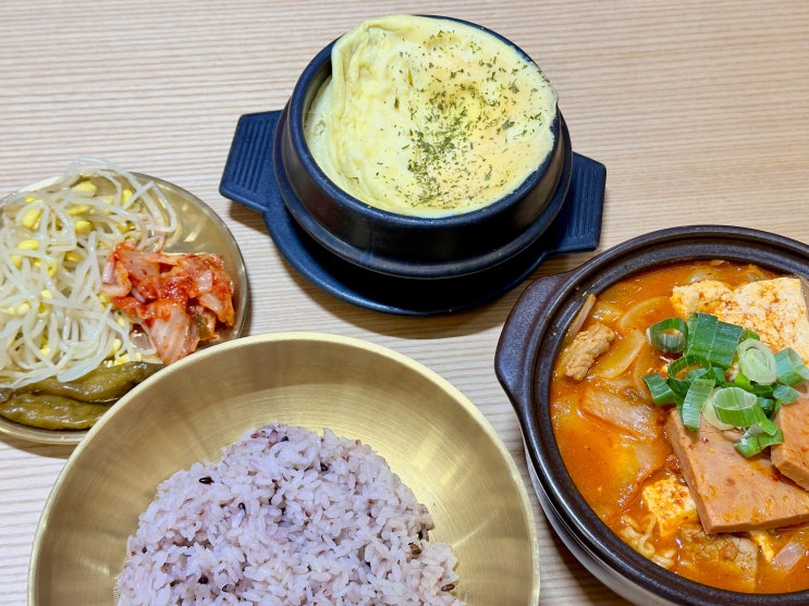  홍대 한식 밥집_점심 저녁 혼밥 추천 홍대 김치찌개 맛집 밥장인 홍대점