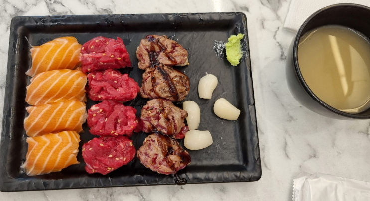 오산역 근처 초밥 맛집 운암 육회 바른 연어 오산점 간단한 점심 회식 오산 오색 시장 운암뜰 한식거리 육회 쫄면 연어 사시미 덮밥 1인 식사 혼밥 스테이크 초밥 오산 원동 맛집 오산역 근처 초밥 맛집 운암 육회 바른 연어 오산점 간단한 점심 회식 오산 오색 시장 운암뜰 한식거리 육회 쫄면 연어 사시미 덮밥 1인 식사 혼밥 스테이크 초밥 오산 원동 맛집