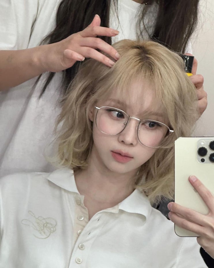  에스파 윈터 인스타그램 20대 여자 패션 코디, 스컬프터 클래시 테니스 셔츠 추천!