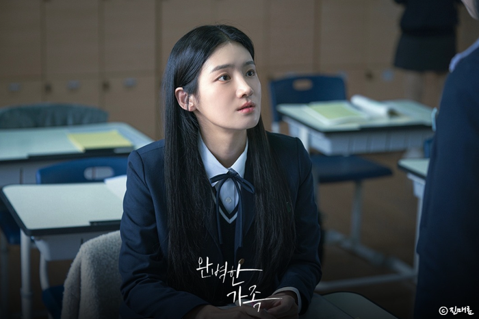 완벽한 가족 등장인물 공식영상 작가 정보 + <b>김병철 윤세아</b>... 