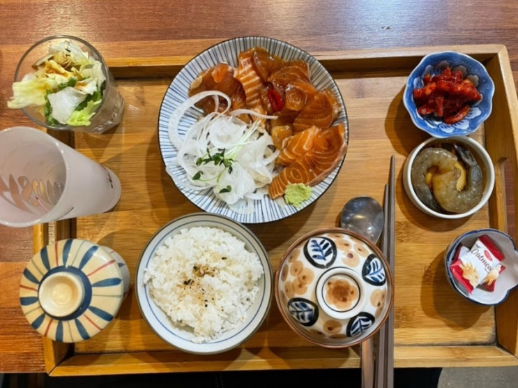  홍대입구역 맛집 연어장 정식 모미모미 홍대본점 솔직후기
