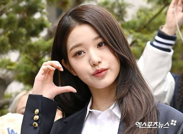 <b>장원영</b>, 사생활 침해 <b>토로</b> "개인 시간에 <b>카메라</b> 당혹…배려... 