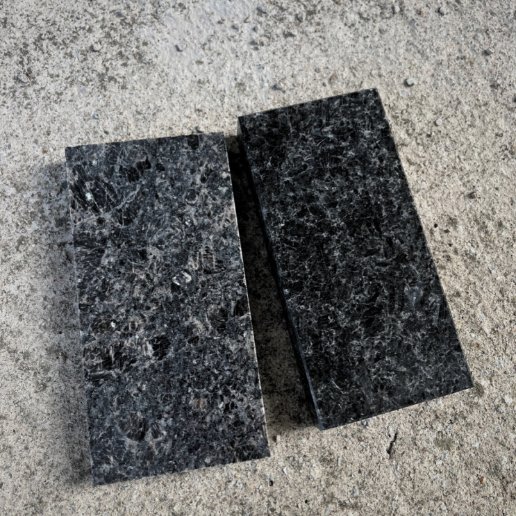  탄블랙(Tan black)과 앙골라블랙(Angola black), 검은색 건축 마감 석재 간략한 비교