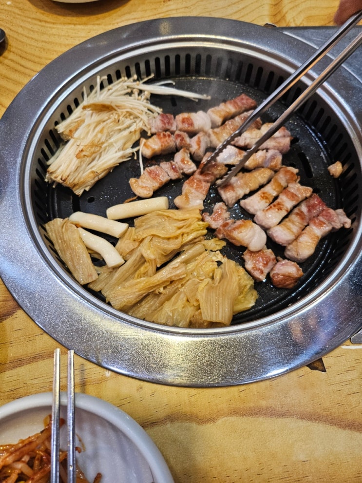  구로디지털단지 맛집 리뷰 - 맛찬들 삼겹살 전문점에서의 직장인 점심 회식 후기