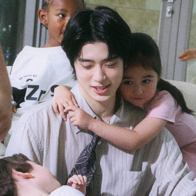 <b>재현</b> 솔로 1집 J <b>선공개</b>