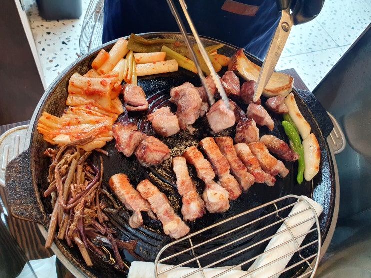  위례중앙광장 맛집 위례 삼겹살 볏짚구이마을 감동