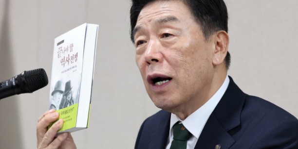 요상한  독립기념<b>관장</b> 논란~ 국민의힘 내부서 "<b>김형석</b> <b>임명</b>... 