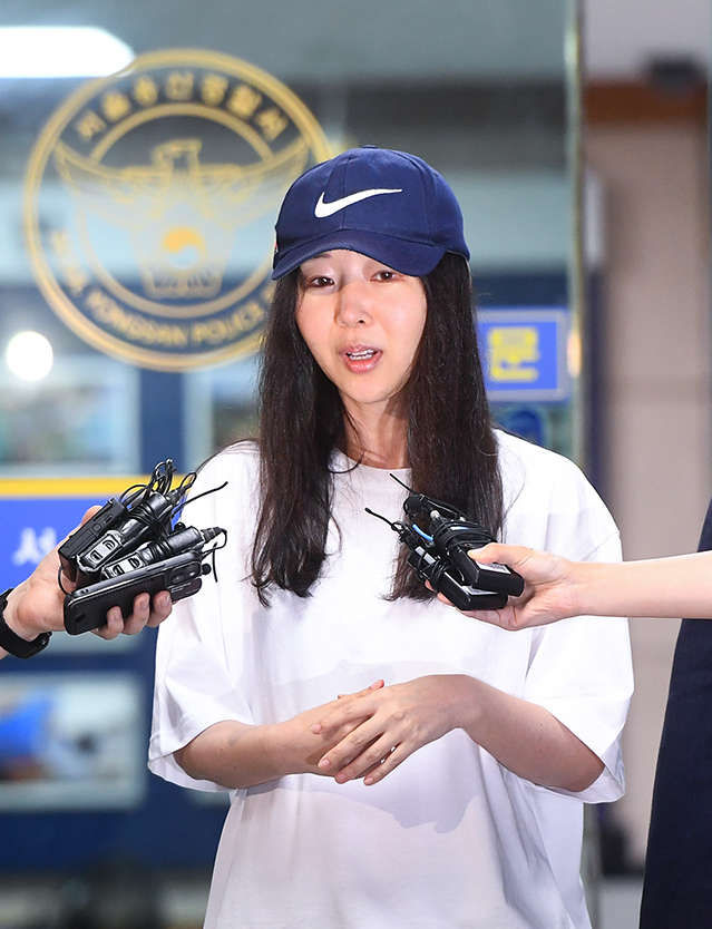 억지 꼬투리 잡기 <b>성희롱</b> 둘러싼 <b>어도어</b> 퇴사자 민희진 공방