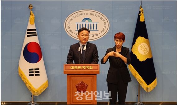 신장식, <b>정승윤</b> <b>권익위</b> 부위원장 직위해제 촉구