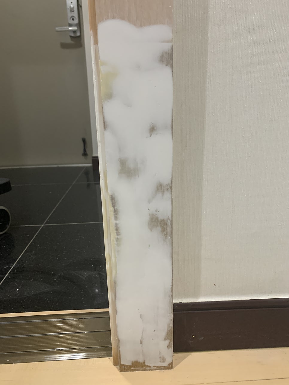 뜯어진 문틀시트지 보수복원전문