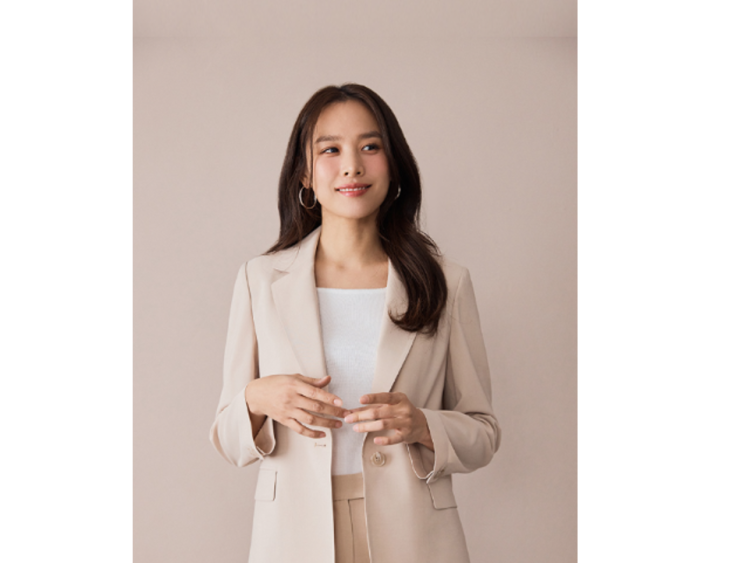  오늘 여름 날씨 여자 면접 정장 복장 옷차림으로 클라비스 베이지 여성 린넨 블레이저 싱글 자켓 w. 조윤희