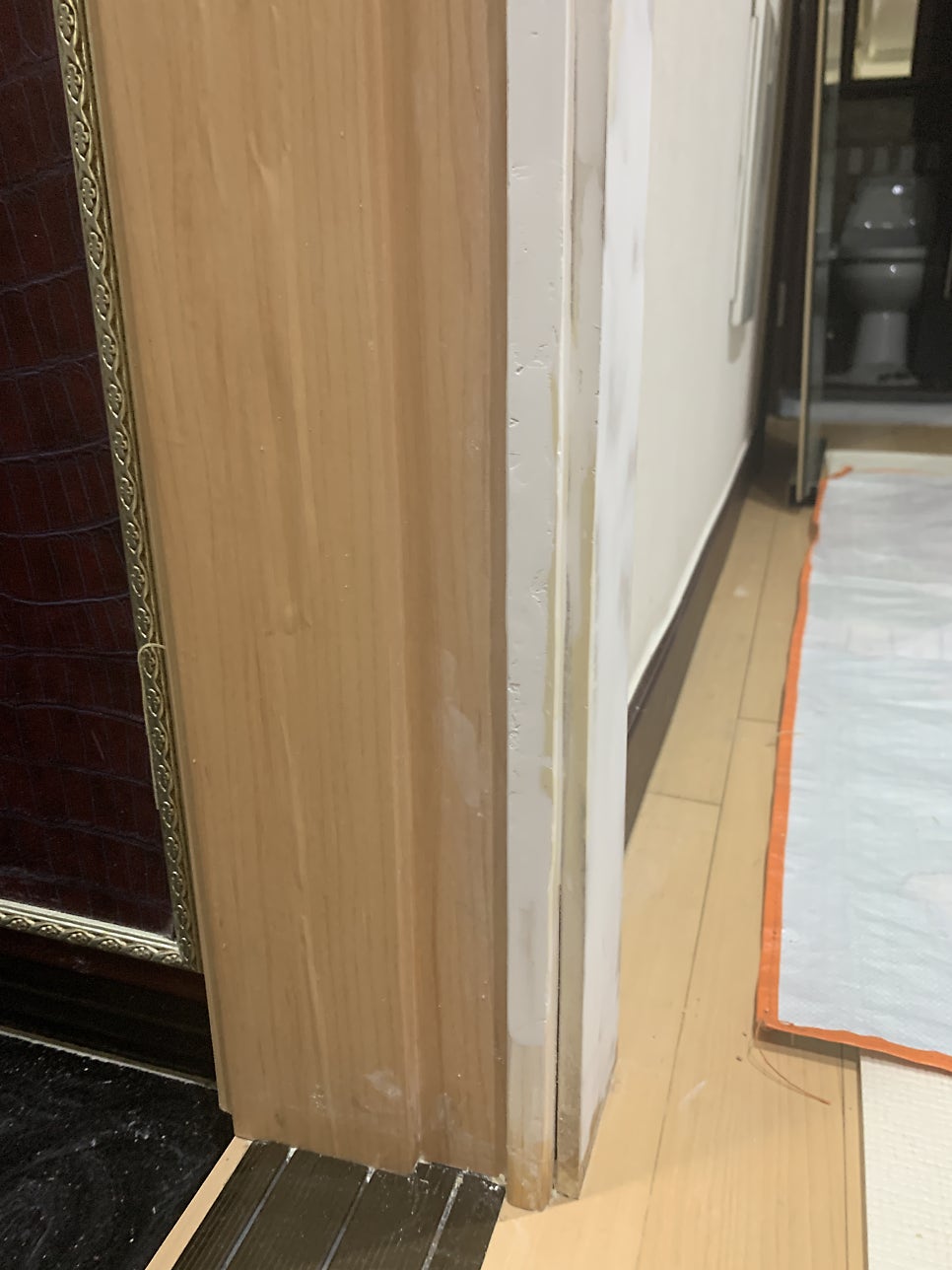 뜯어진 문틀시트지 보수복원전문