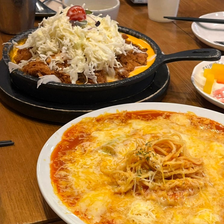  [강원/춘천/석사동/스무숲/춘천교대] 왕돈까스가 맛있는 가족 외식 장소 추천, 춘천 맛집: 홍익돈까스 춘천점