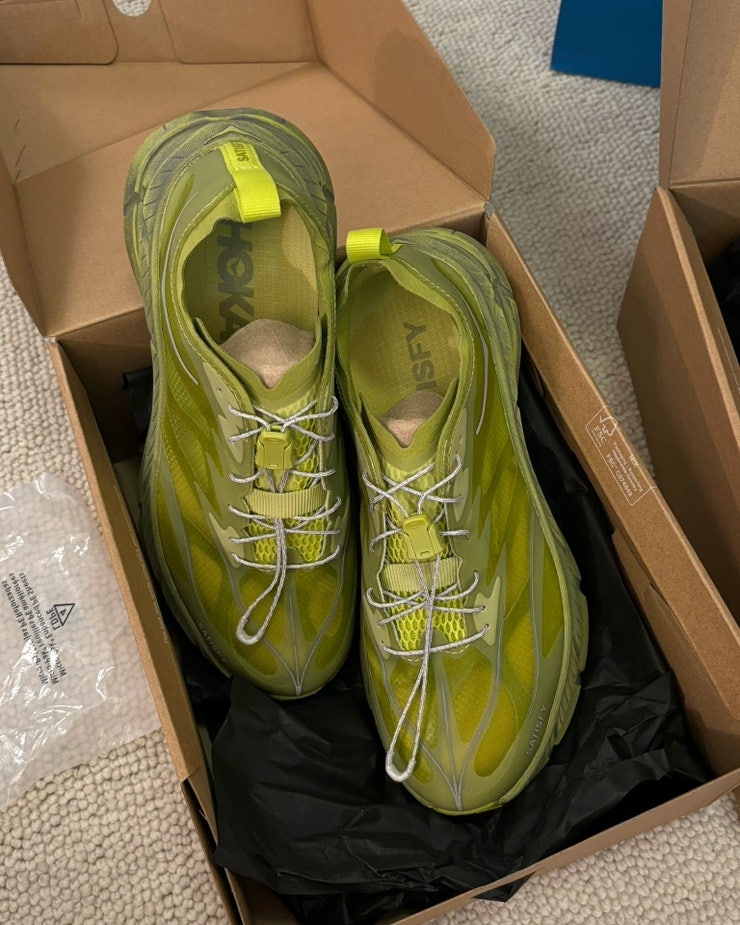 호카 x 새티스파이 마파테 스피드 4 라이트 설퍼 그린 실사 가격 상세 디테일 및 트레일 착화 ....