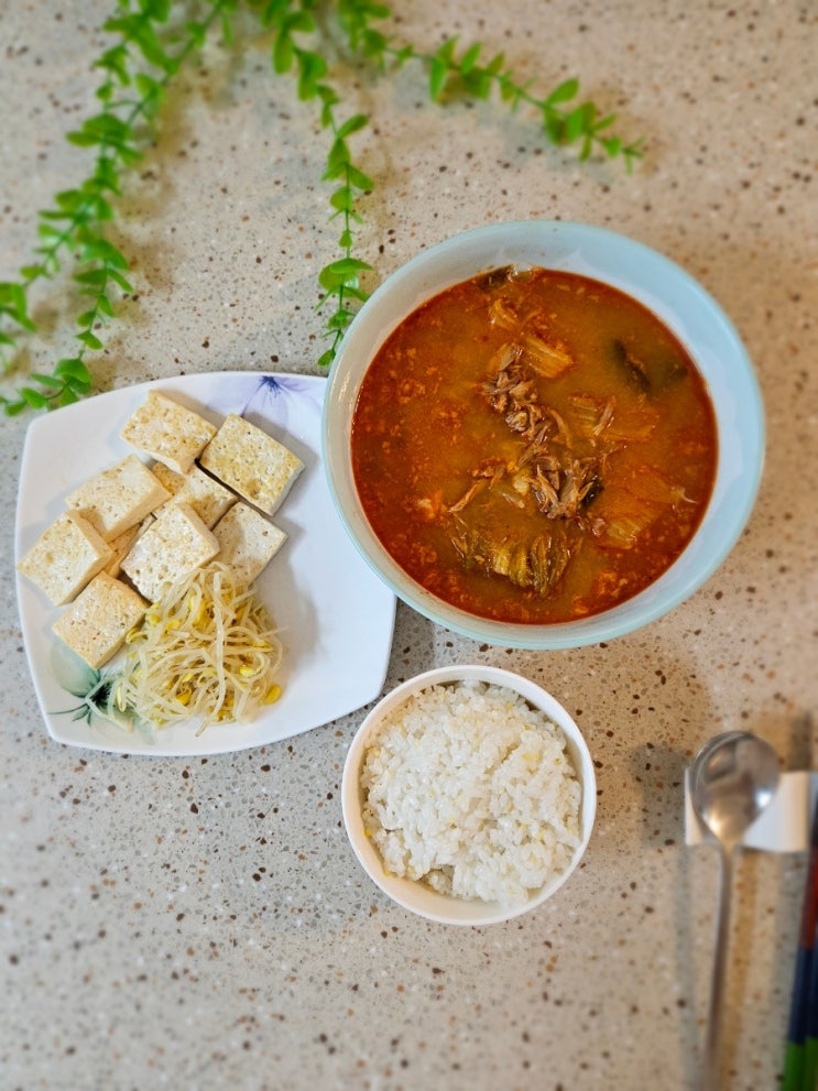  [이유있는 순살감자탕 밀키트] 부드러운 고기와 진한 육수로 맛있게 즐기는 감자탕밀키트 추천