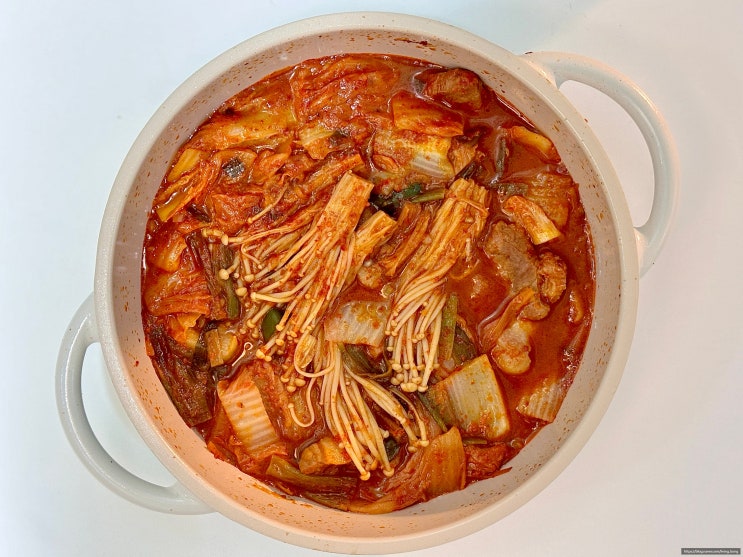  맛없는 김치 살리는 돼지고기 김치찌개 레시피