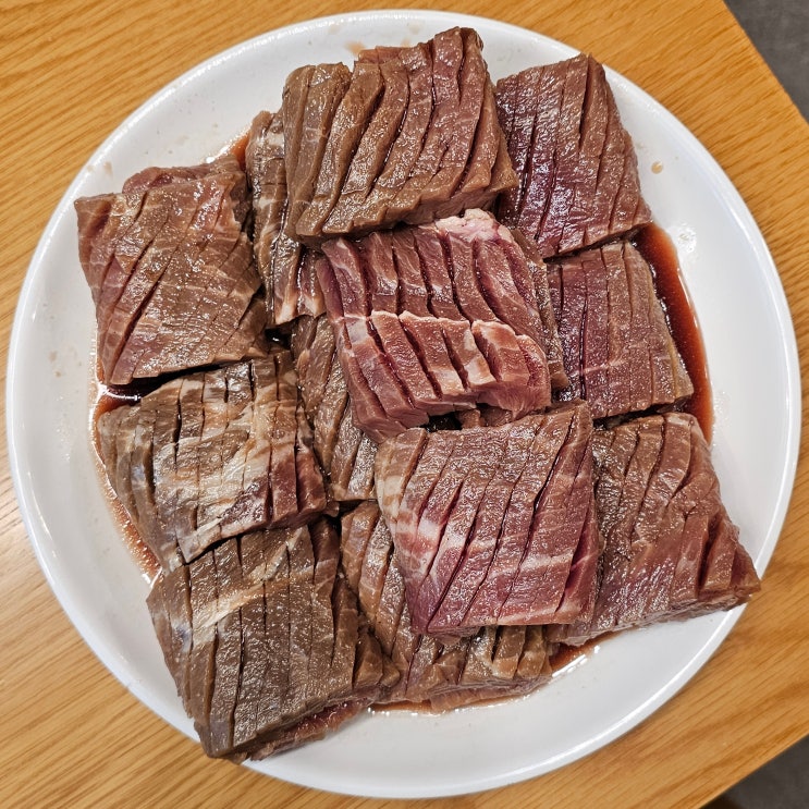  [홍대입구역 강강술래 홍대점] 홍대 맛집: 술래양념정식과 한돈양념구이 - 주차장/한식당
