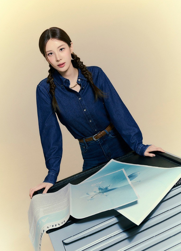  세련된 데님 셋업으로 90년대 복고 레트로함이 느껴지는 여자 청청 패션 셔츠 & 팬츠 조합 살펴보기 w. 서현