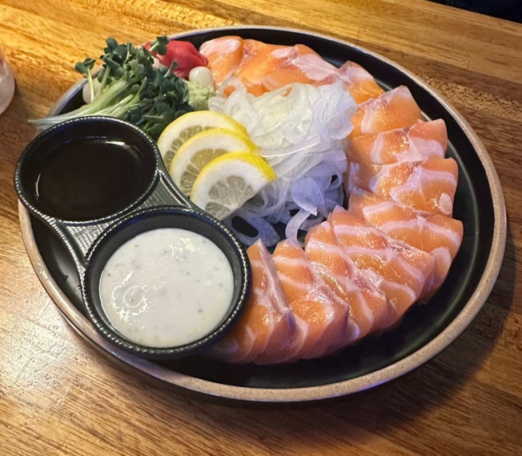  서면 도쿄시장 연어사시미 존맛 가성비 이자카야