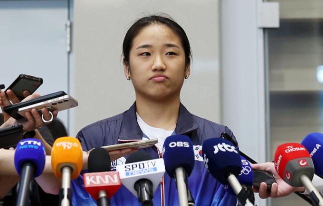 7년간 선배들 빨래 도맡은 안세영…부모까지 나섰지만 해결 안돼