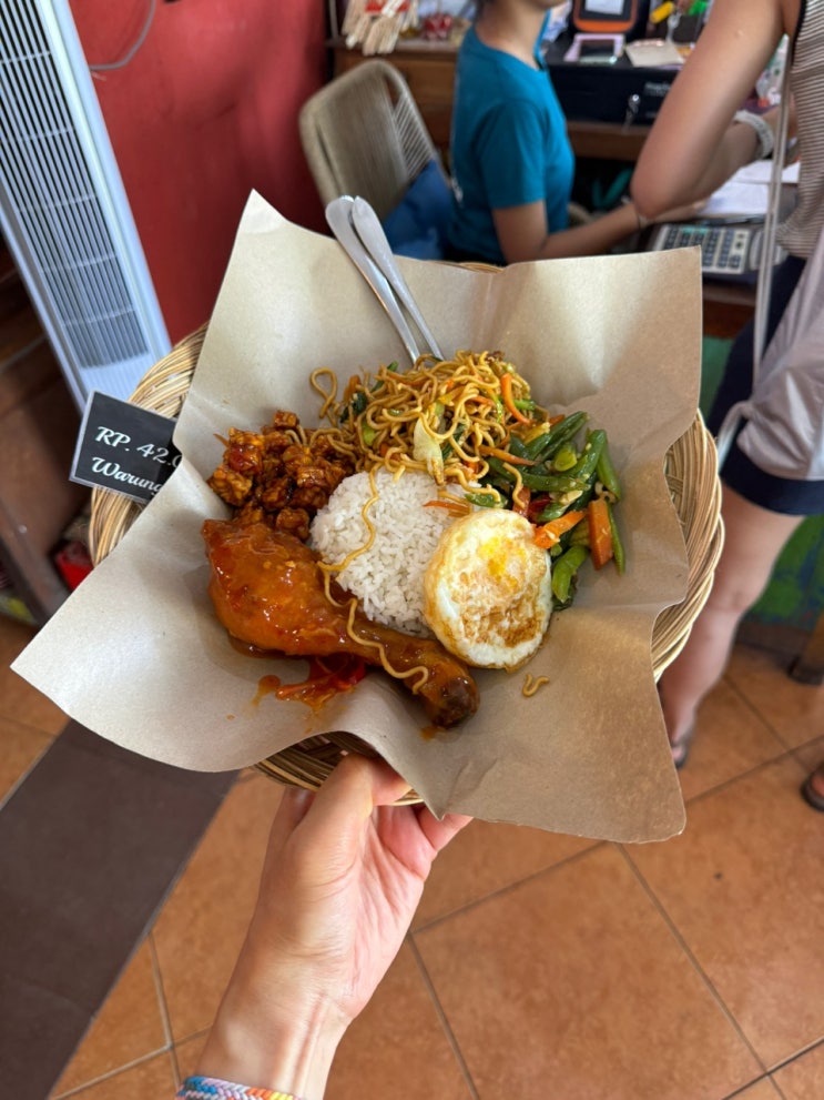  발리 짱구 가성비 넘치는 나시짬뿌르 맛집 와룽시카 Warung Sika