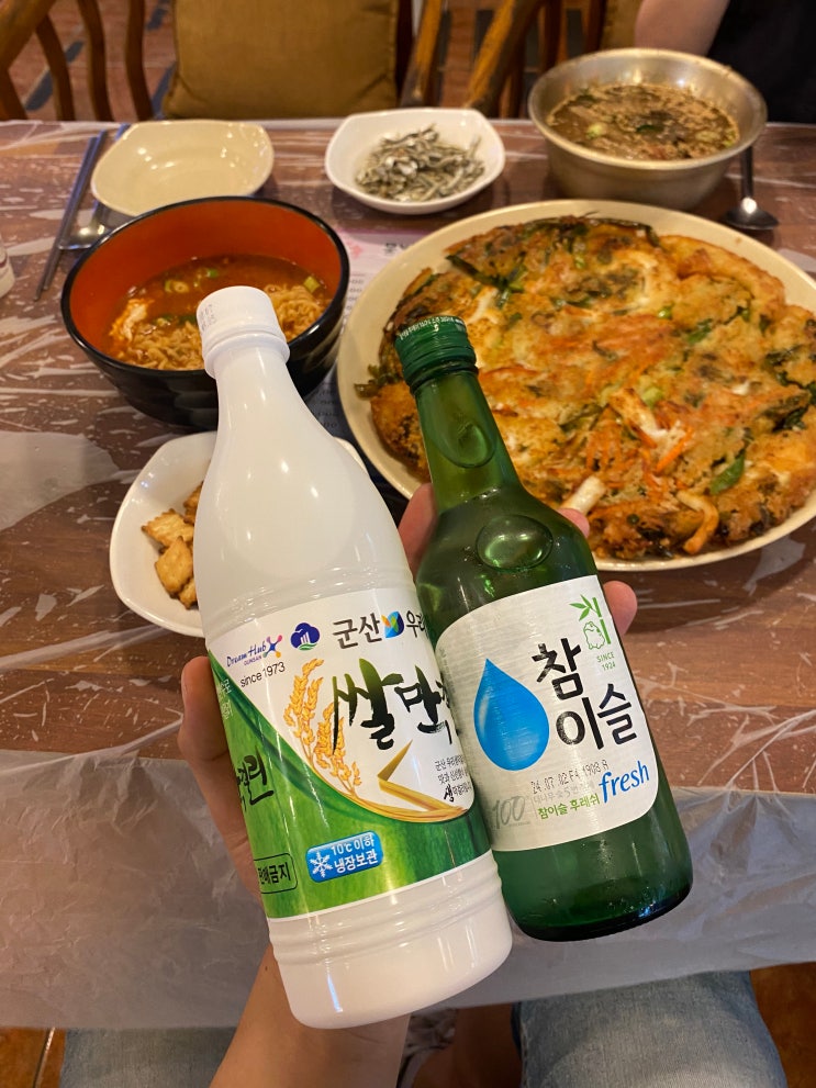  군산 물빛마을해물왕파전 군산파전맛집에서 막걸리 소주 부시고 왔습니다 은파물빛다리파전