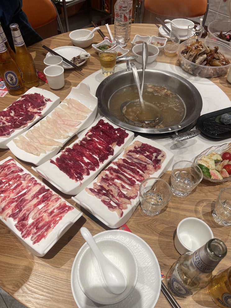  단백한 소고기 훠궈~ 밥 먹자고 해서 도착했더니... 1시간 동안 기다림 ...