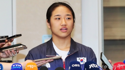 "혼자 청소·빨래" <b>안세영</b> 악습 폭로…협회 <b>조사위</b> 밀실 회의