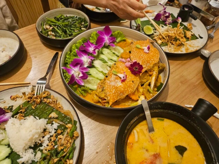  푸켓 빠통 음식 이쁘게 나오는 GLOWBLOOM