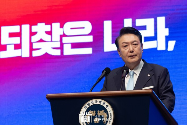 유승민 "일본 없는 <b>광복절 경축사</b>, 기괴한 윤 <b>대통령</b>" 허은아... 