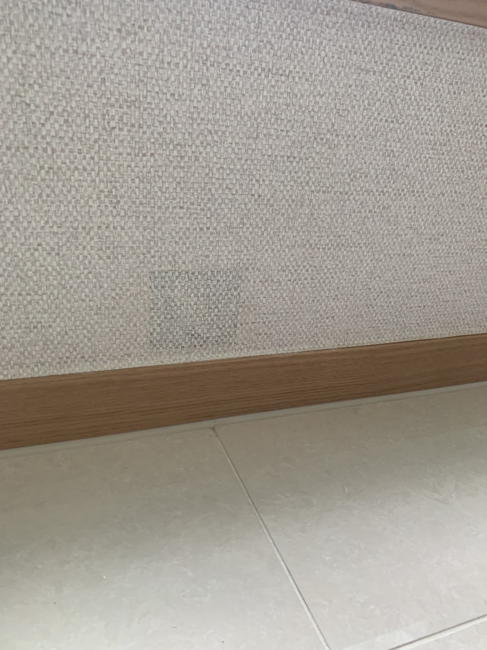 벽지 찢어진곳 감쪽같이 복원