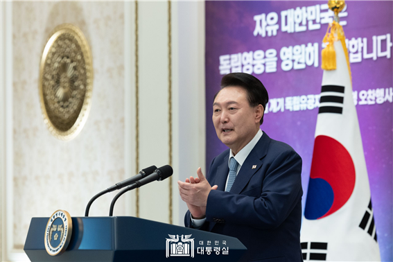 대통령, 독립정신과 예우를 위한 <b>독립유공자 후손 초청</b> 오찬... 